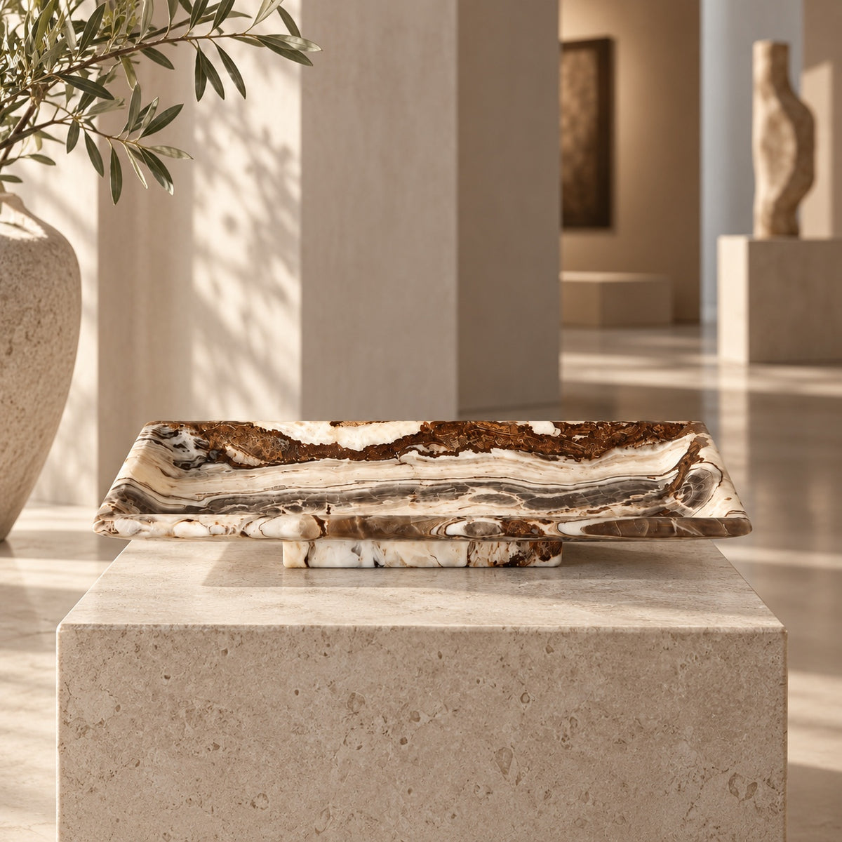 Side view of Tiramisu Strata rectangular stone tray